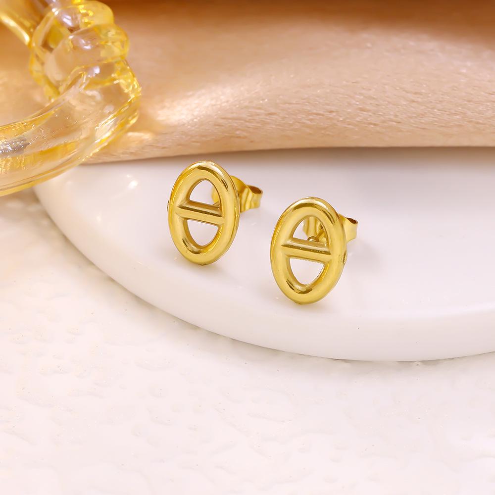 

Stainless Steel Clavicle Chain Oval Bracelet & Necklace Set with Hollow Pig Nose Stud Earrings for Women