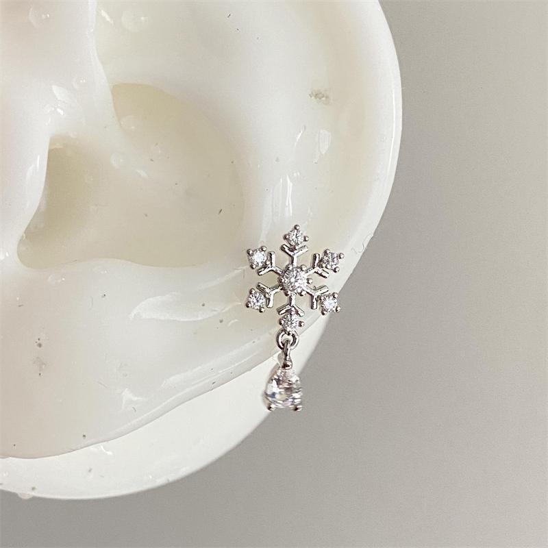 1 PCS New Fashion Cute Pink Zircon Crystal Ear Bone Nail 316L Medical Titanium Steel Earrings for Women Punk Jewelry