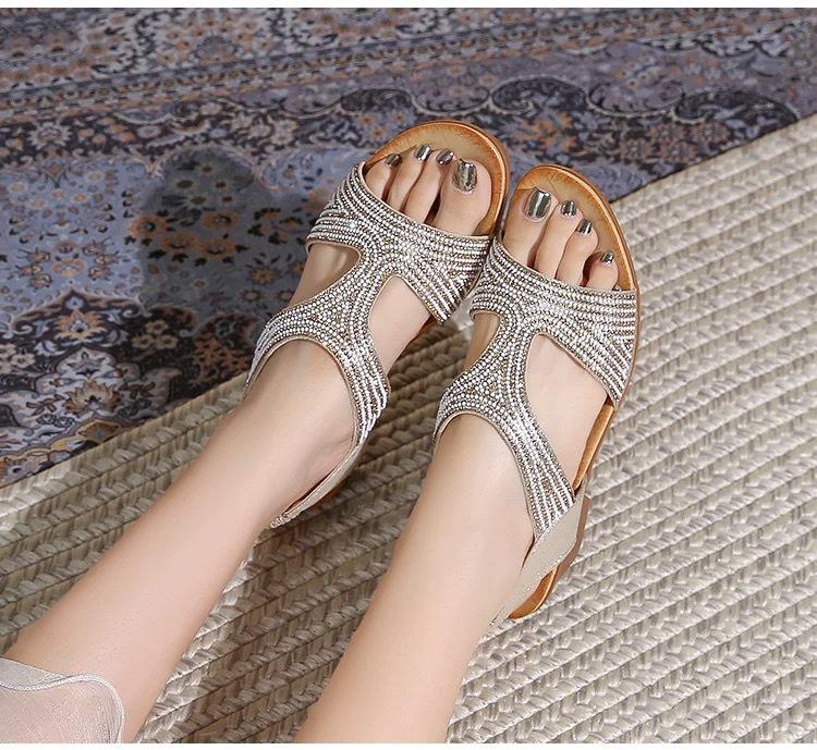 

Женские клиновидные босоножки со стразами модны для ношения на улице, с чувством изысканности, повседневны и универсальны для поездок на работу. 36 серебряный