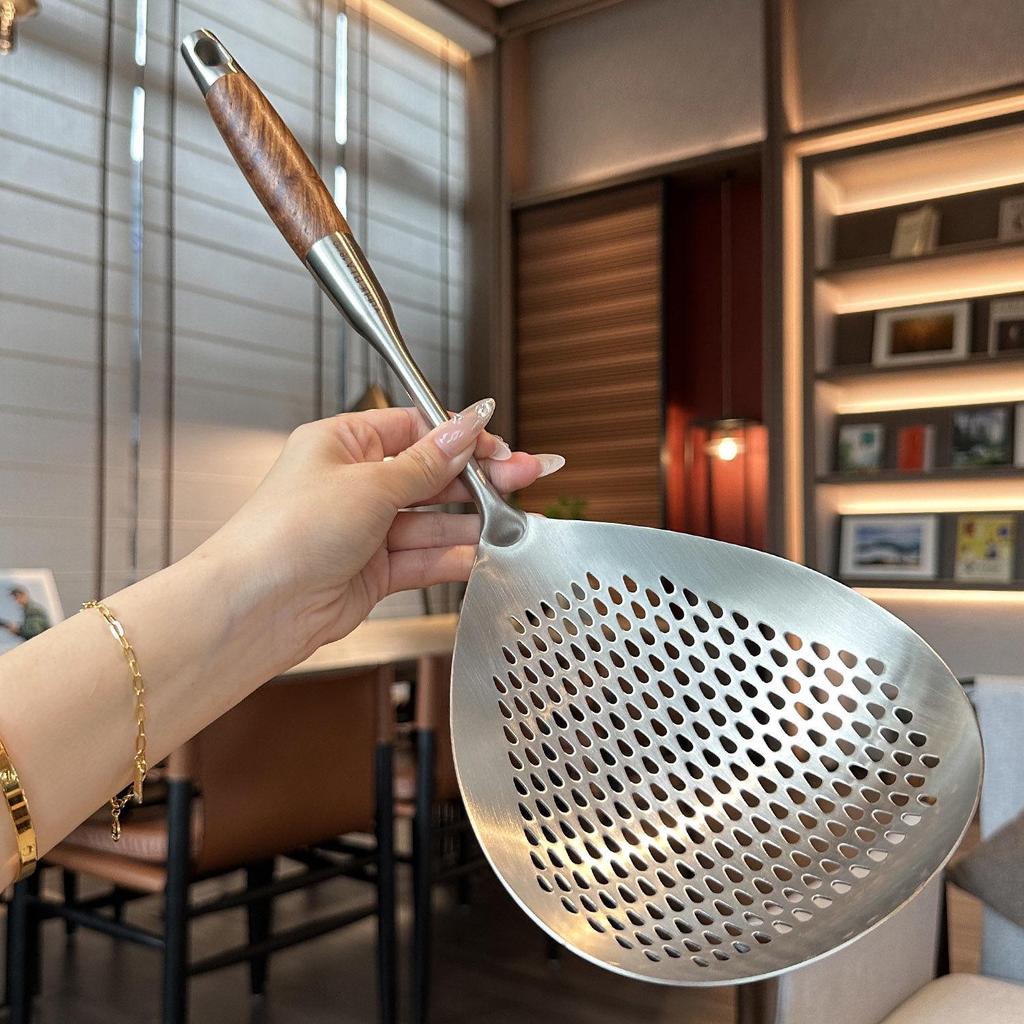 304 Stainless Steel Long-Handled Kitchen Colander Spoon for Drain, Noodles, Frying, and Hot Pot.