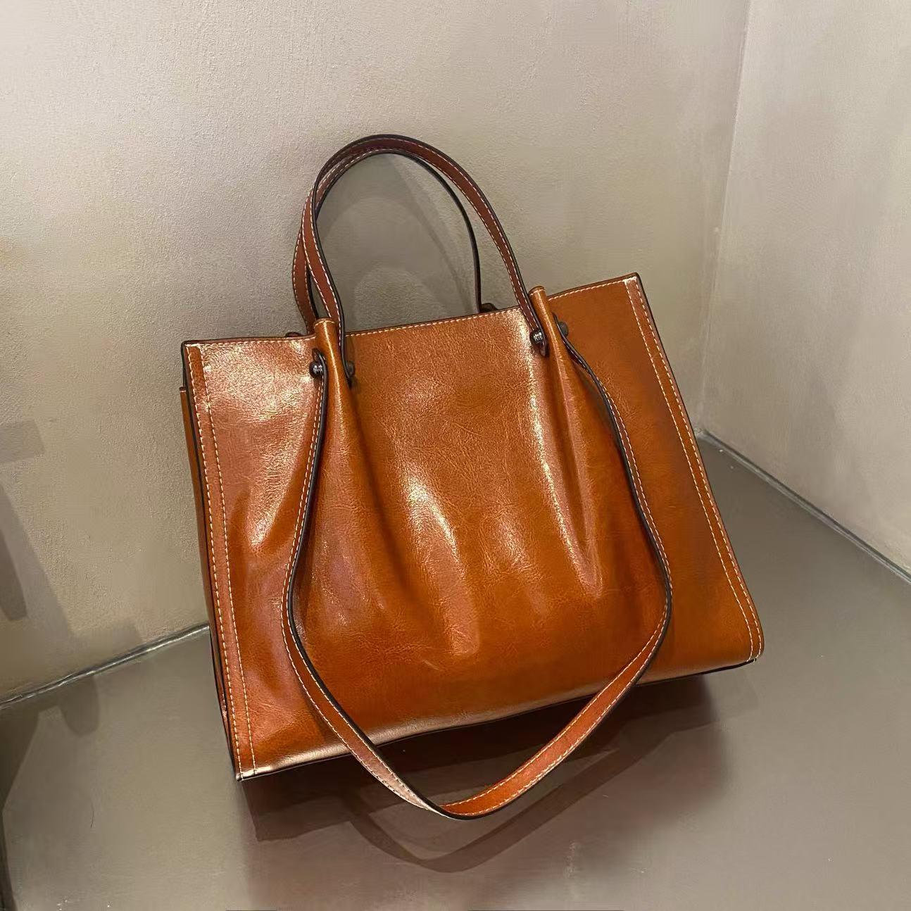 

Women s One-Shoulder Genuine Leather Tote Bag - High-Quality, Versatile, Large Capacity Handbag and Crossbody Bag 32x13x26cm