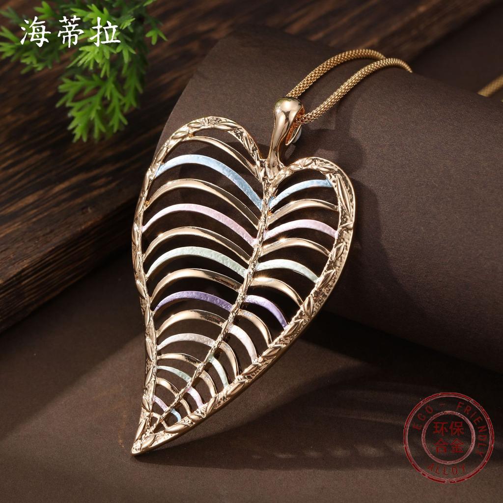 Neuer Emaille-Farbe hohler geometrischer Blatt langer Anhänger Frauen übertriebene unregelmäßige Blatt lange Halskette
