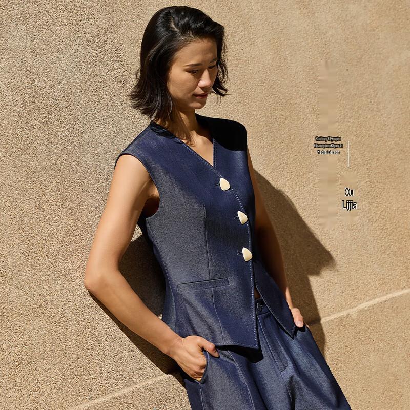 Navigare Women's Slim V-Neck Vest