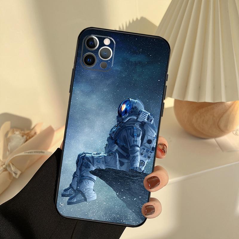 Cartoon Space Astronaut Phone Case For iPhone 15 14 13 12 11 16 17 Pro Max 13 Mini 15 16 Plus 16e 17 Air Cover Funda