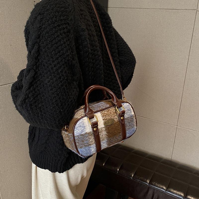 Woolen portable bowling bag women's 2025 new trendy retro college style plaid pattern versatile shoulder messenger bag