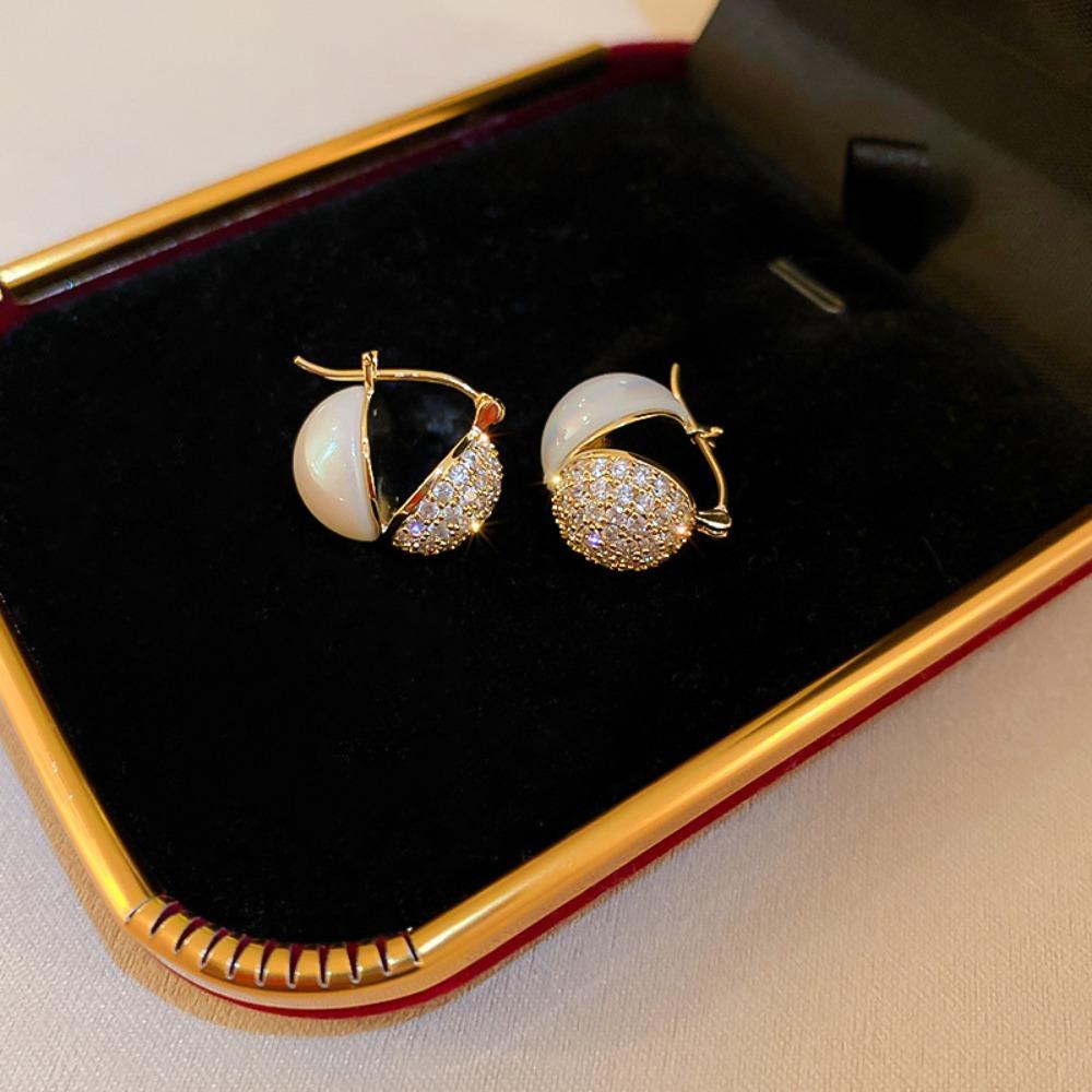 French Temperament Zircon Geometric Round Pearl Earrings Light Luxury High-end Stud Earrings Exquisite Personality Earrings Women