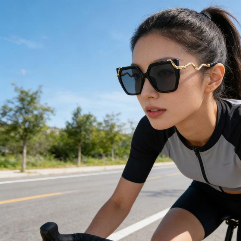 Fashion Square Frame Sunglasses With Metal Snake Temples For Men And Women UV400 Protections Large Lens Sun Glasses