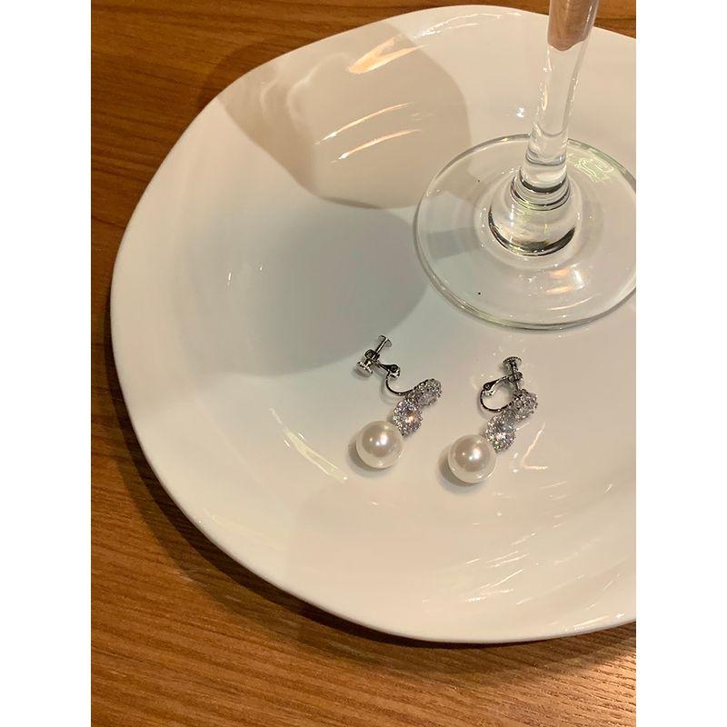 

Accessible Luxury Dinner Party Women s Best Selling Unique Pearl Earrings A pair of white pearl ear clips without ear holes