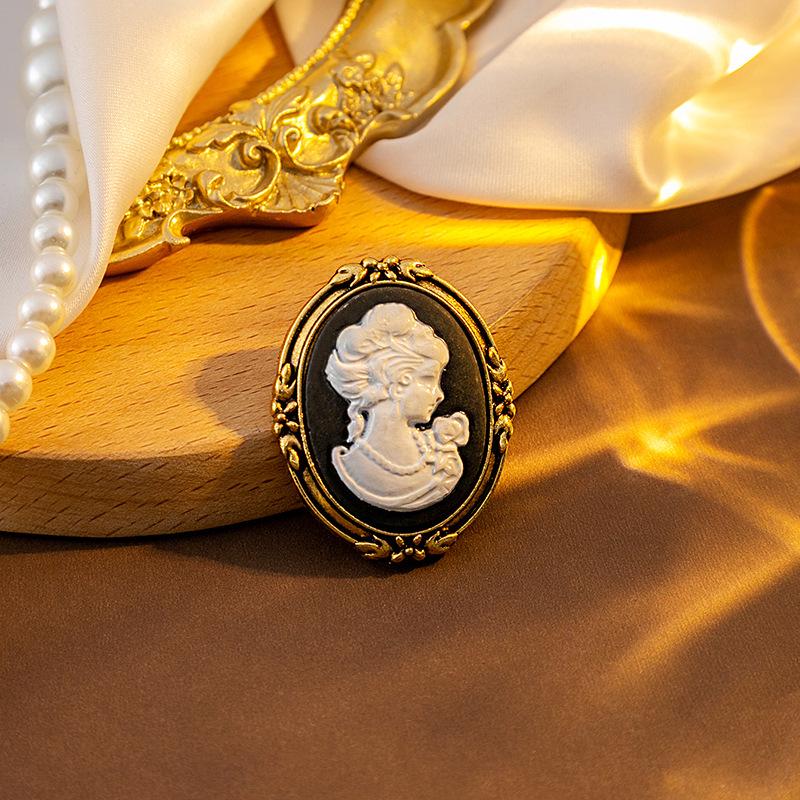 European Medieval Woman Head Brooch - Retro Court Style Portrait Clothing Accessory