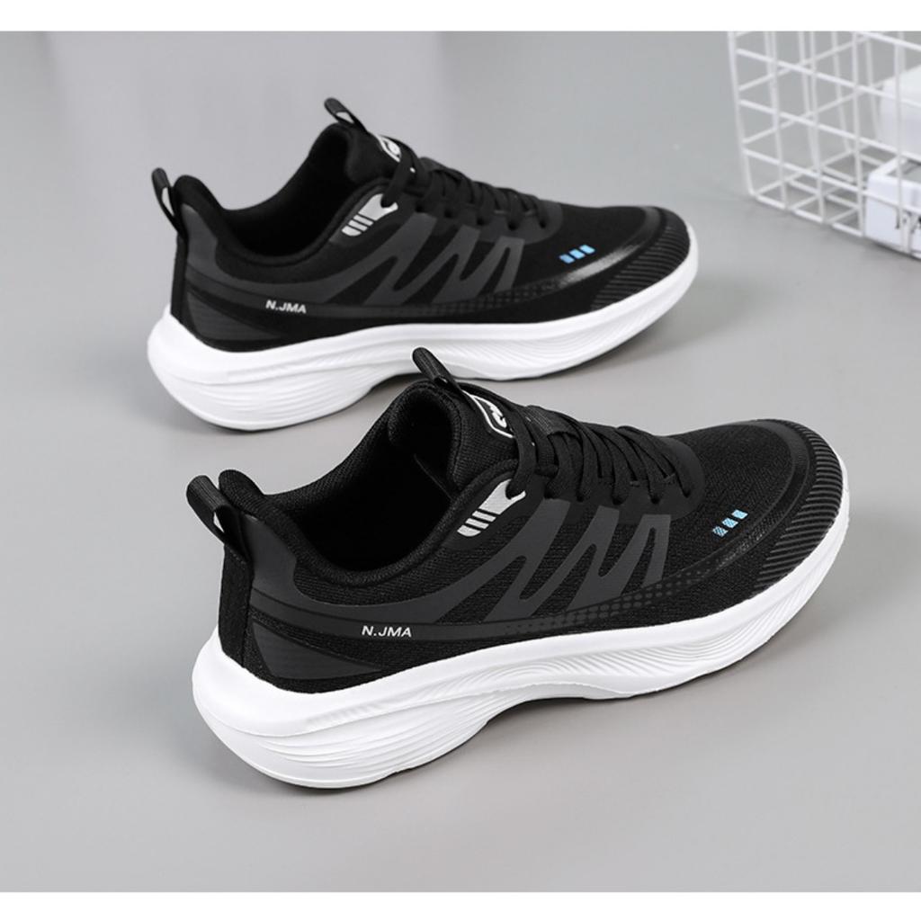 Men's Shoes Are Breathable and Odorless. New Couple Style Sports Shoes with Mesh and Breathable Running Shoes