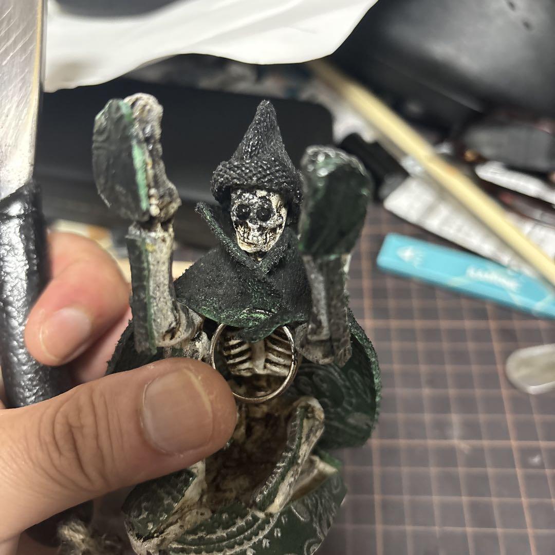 

[USED] Barber Tool Leather Rack