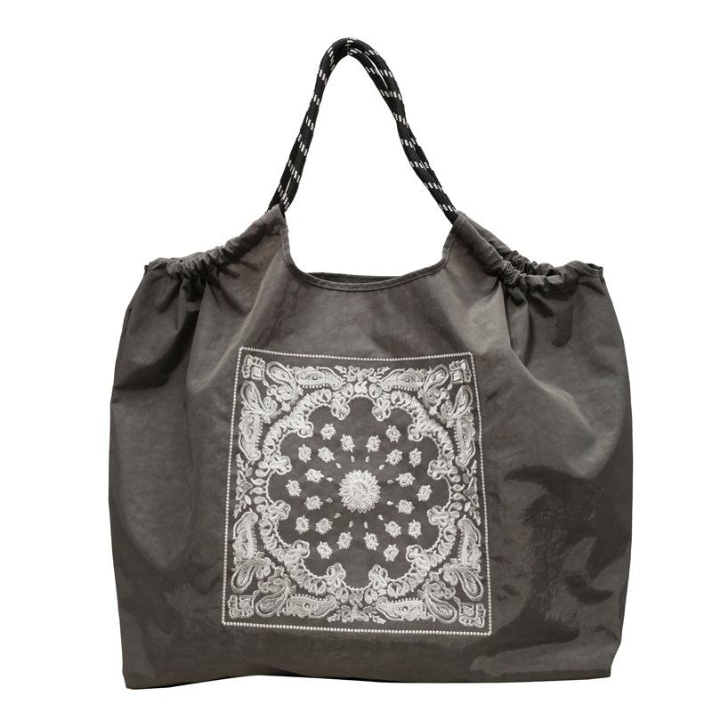 Sommer neue koreanische bestickte Umhängetasche Crossbody Einkaufstasche Canvas Mode Nische tragbar niedlich Umweltschutztasche