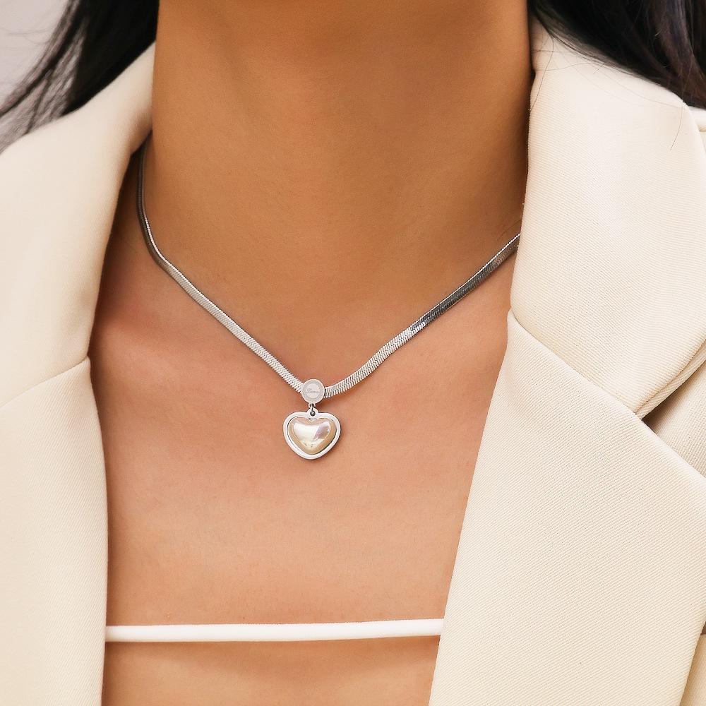 Heart Pendant Titanium Steel Necklace - Clavicle Chain with Light Luxury Peach Heart Design