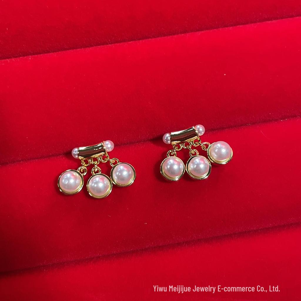 Vintage Red Agate & Zircon Inlaid Oval Shell Daisy Stud Earrings - Versatile Jewelry for Daily Wear