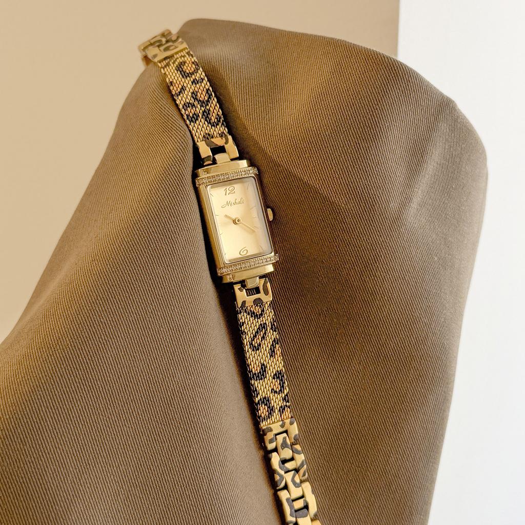 Neue Damenarmbanduhr mit Leopardenmuster-Armband Modisch und Trendig Hochwertiger Unisex-Stil Modell Exquisite Damenarmbanduhr.