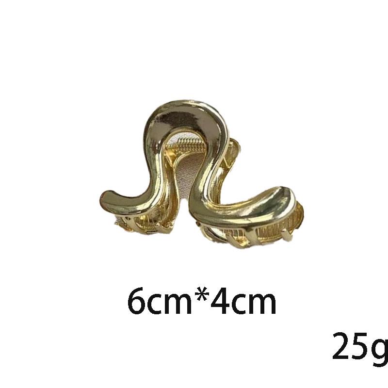 Geometric Sweet Shark Clip: Korean-Style Hair Claw with Auspicious Clouds Design for Chic Updos