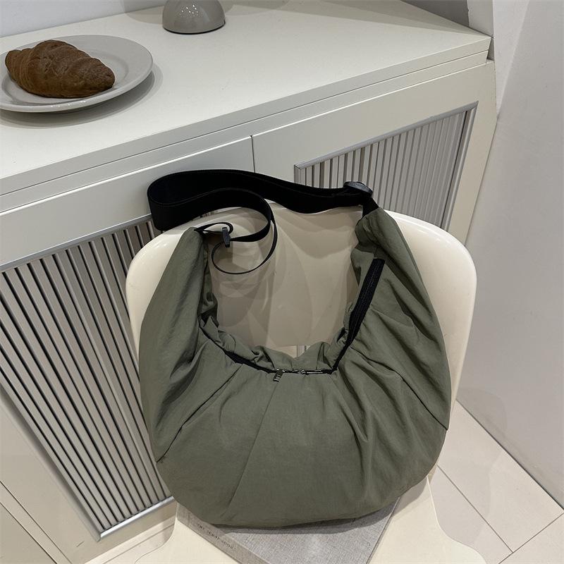 Large Capacity Shoulder Bag Texture Simple Crossbody Bags for Women Men Casual Daypack Simple Japanese Style Bags for Travel