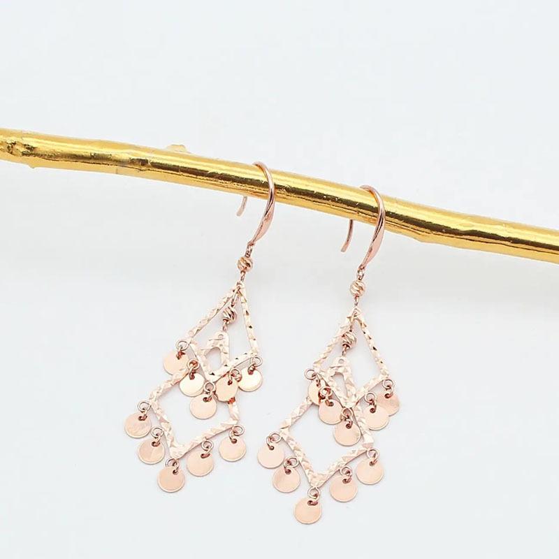 Серьги с пайетками, ромбовидные, с вырезами, в этническом стиле, цвет золотой, покрытие из розового золота, разноцветные (фиолетово-золотые)