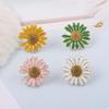 Drip Oil Small Daisy Brooch - Women's Anti-Exposure Corsage Pin Buckle, High-End Clothing Accessory.
