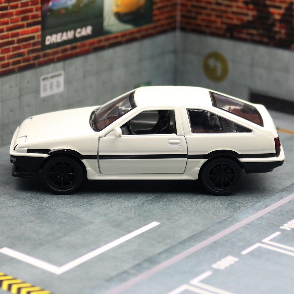 1/37 TOYOTA Trueno AE86 Initial D Klasické autíčko pro děti CCA Kovový odlitek Miniaturní model Natahovací sběratelský dárek Chlapec