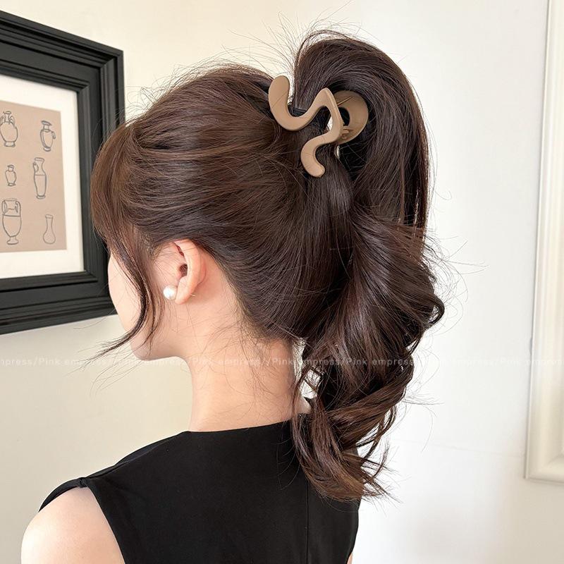 Elegant Large Hair Claw Clip for Thick Hair - High-End Korean Updo Shark Clip