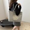 Casual beautiful bag women's spring and summer new commuter messenger bag niche personality portable tote bag