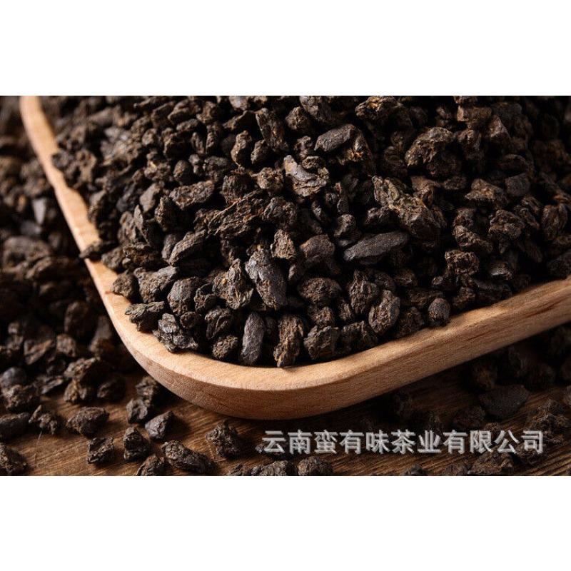 500 g reifer Yunnan Puerh-Tee, Menghai-Tee mit klebrigem Duft, versteinerter loser Tee