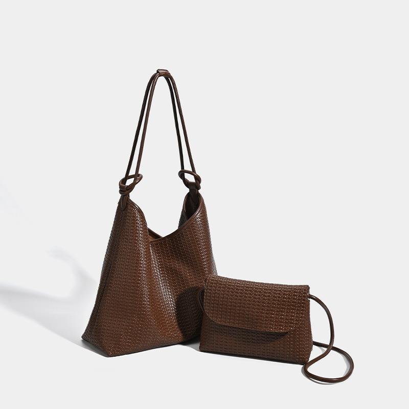 Woven tote bag women, new commuting to work large-capacity shoulder bag, foreign style simple armpit bag tide