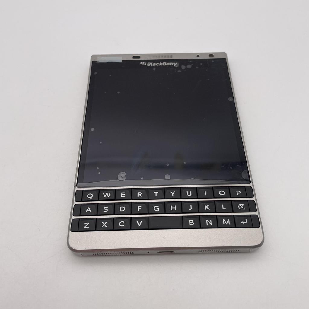 Überholter Blackberry Passport (-4) Q30 Passport Sliver Edition 4G NETZWERK 3GB RAM 32GB ROM 13MP 4.5" Mobiltelefon Handy Mit 1 SIM