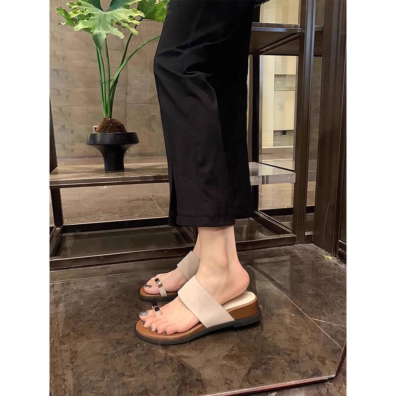 Französische Retro-Zehentrenner Damen-Oberbekleidung 2025 neue Mode vielseitiger Rock Strand-Slipper