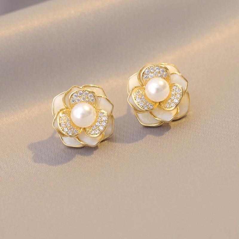 Steel needle French camellia stud earrings high-end flower pearl earrings 1111 new temperament earrings
