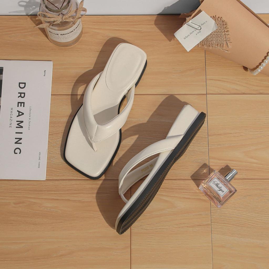 Yuanlitong Sommer neue Dicksohlen-Slipper Damenbekleidung High-End-Sinn Zehen-Flip-Flops Französischer Casual-Stil vielseitig