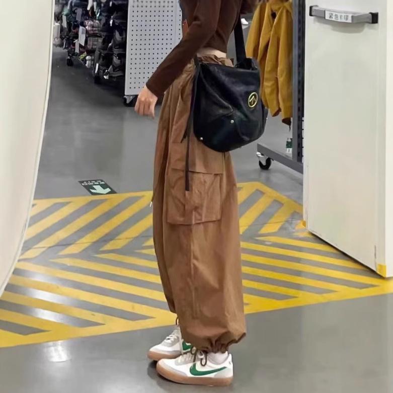 

Унисекс Брюки карго с высокой посадкой и множеством карманов - Облегающий крой, Кулиска, Повседневная спортивная одежда Large коричневый