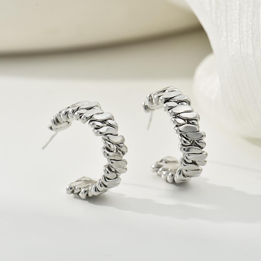 Boucles d'oreilles chic à texture tressée double C - Puces géométriques européennes et américaines, parfaites comme simple cadeau de Noël