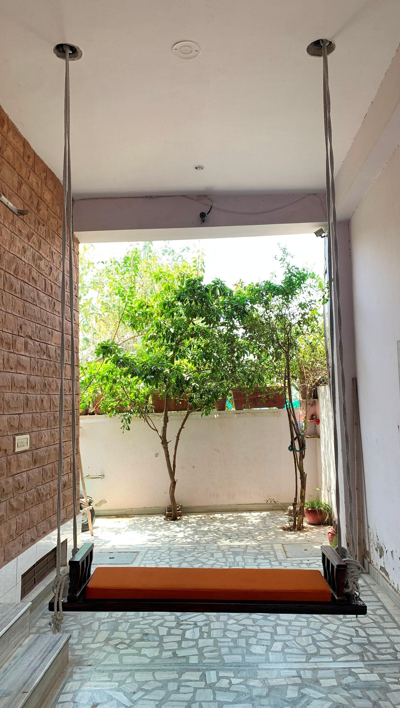 

Handmade Mango Wood Swing: Indoor/Outdoor Rope Jhula with Cushion 16” X 8” X 24” (l x w x h) разноцветный