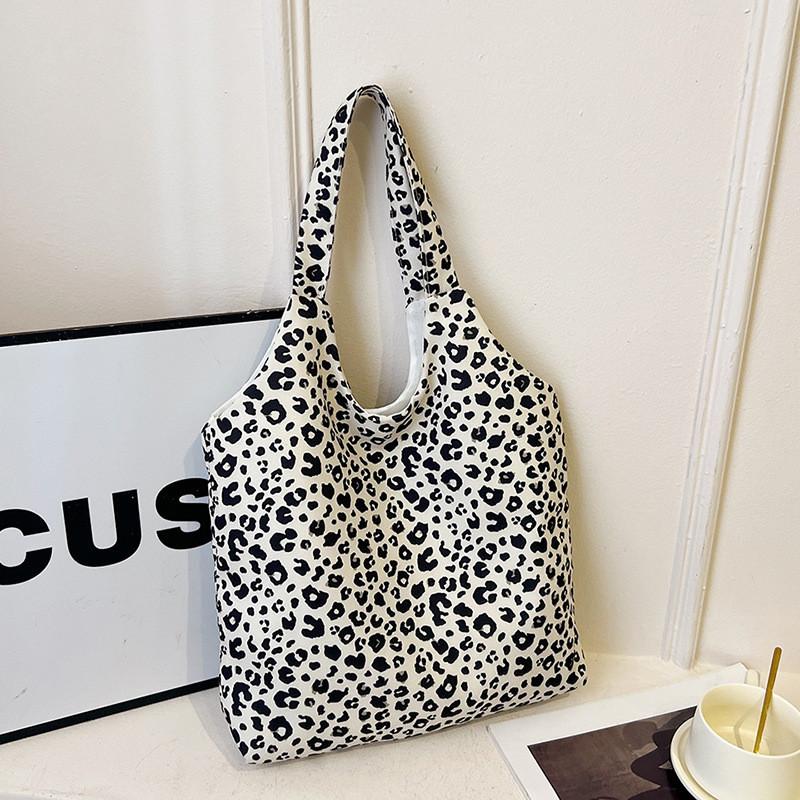 Fashionable Leopard Patterned Canvas Tote Bag For School Commute With Comfortable Single Shoulder Strap