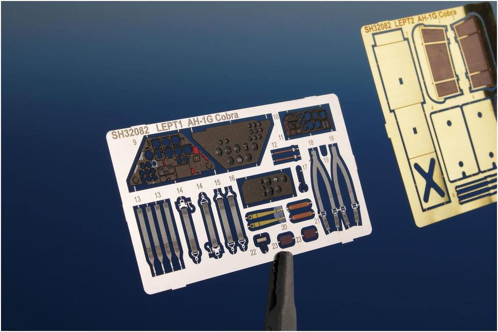 Special Hobby scale US Marine Corps Bell Cobra Combat Helicopter Plastic Model Molded in Color 1/32 AH-1G Hi-Tech SH32086,