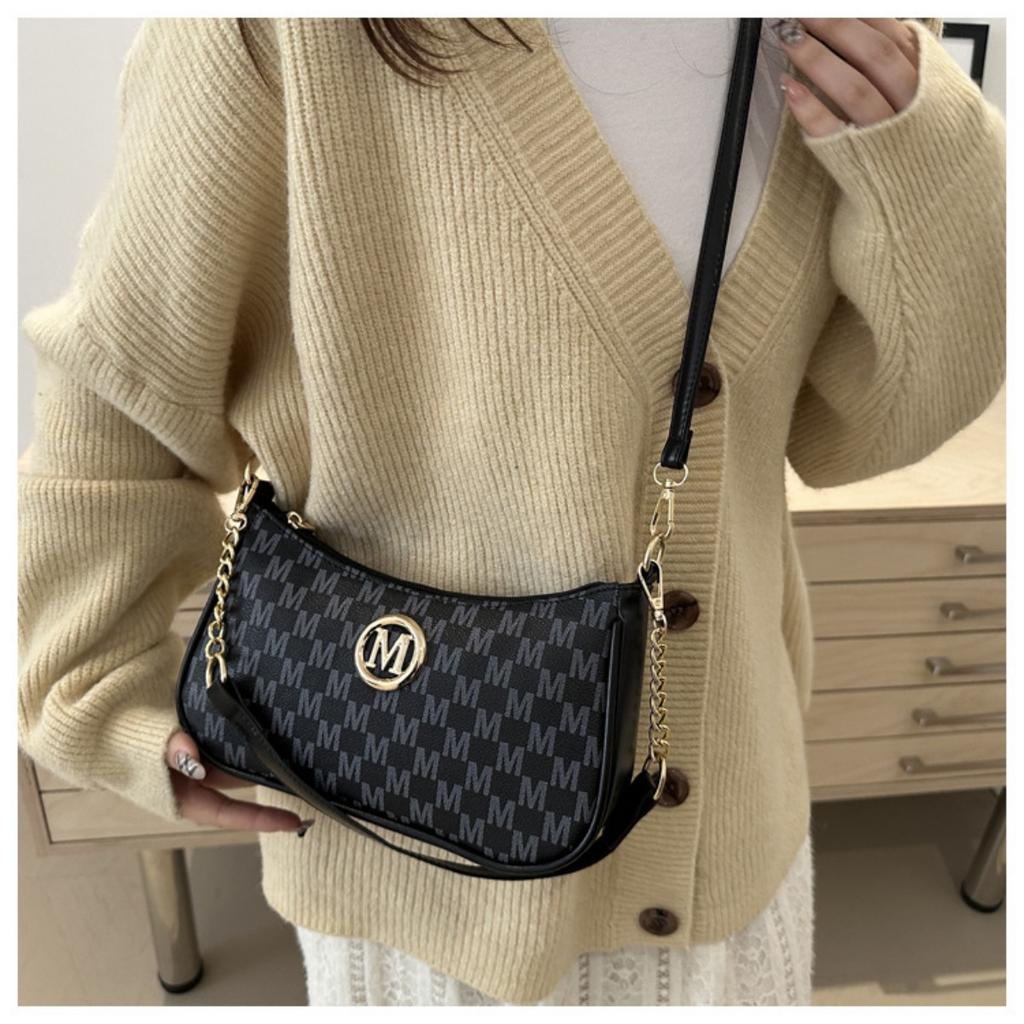 Women's Retro Gold Chain Crossbody Bag - Shoulder Bag, Fashionable Handbag with Metal Elements, Elegant Handbag for Daily Use, Crossbody Bag