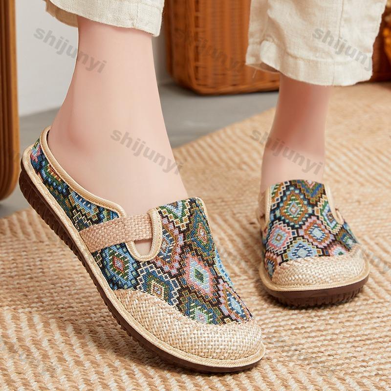 2025 New Summer Women's Shoes Breathable Embroidered Ethnic Flat Casual Shoes Comfortable Lightweight Outdoor Slippers