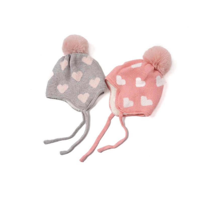 Winter Children Aged 3 To 12 with Arctic Velvet Hats, Scarves and Heart-shaped Patterns Are Cute and Versatile, Suitable for Dai