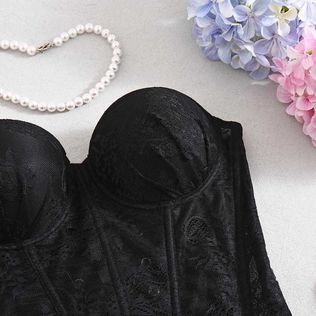 Corsete, îmbrăcăminte de damă la modă și elegantă