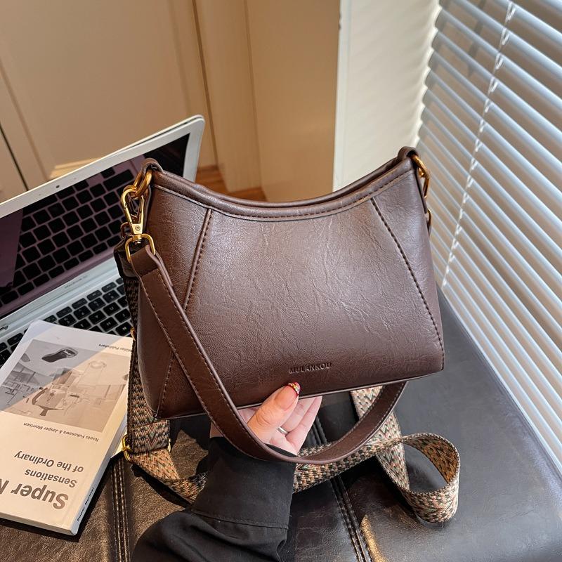 Niche French Medieval Armpit Bag Women's New Versatile Retro Commuter Baguette Bag Temperament Shoulder Handbag