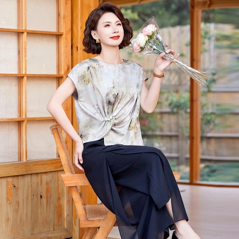 

Stylish Summer Short Sleeve T-shirt Set for Mother s Day - Two-Piece Temperament Outfit for Middle-Aged & Elderly Women 3XL (115-130 lbs)