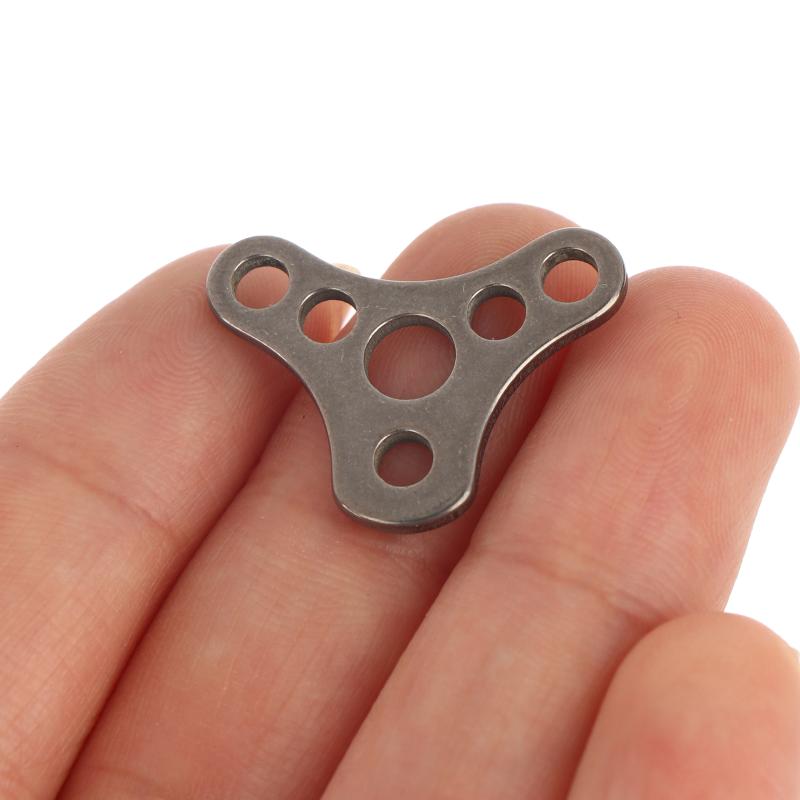 Stylish And Simple Titanium Alloy Accessories Edc Keyring Portable Multi-Hole Keychain Outdoor Tools