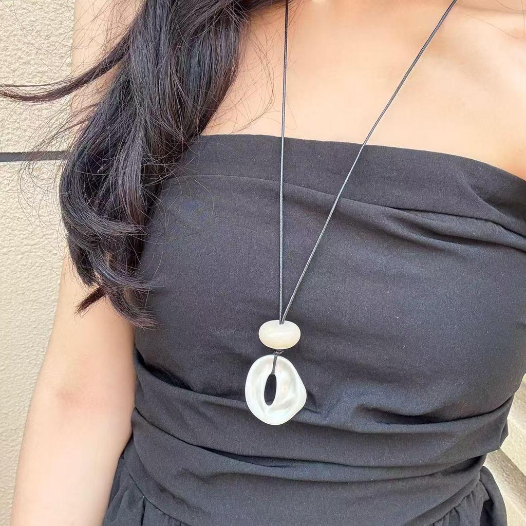 Korean Minimalist Geometric Pendant Necklace - Versatile, Adjustable, High-End Design for Women