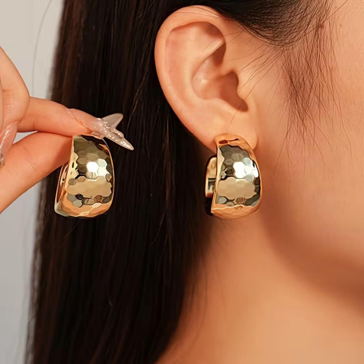 Wide-Edge C-Shaped Women s Earrings: Trendy, Elegant, Geometric Design