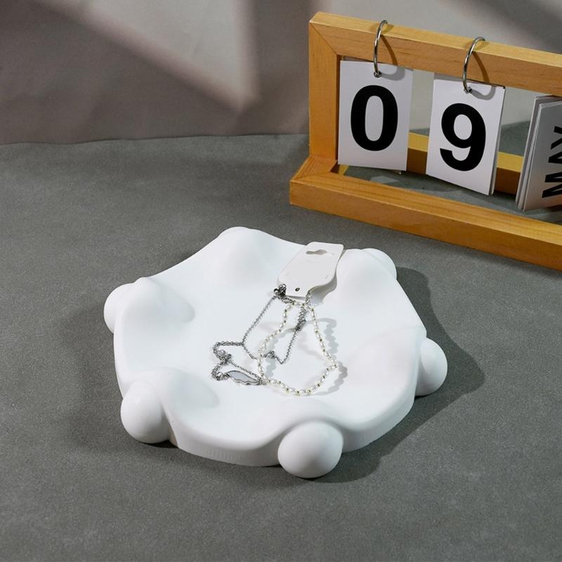 Round Shaped Jewelry Holder Plate Mold Sturdy Silicone Epoxy Resin Tray Mold with Curved Brim for Unique Craft Projects
