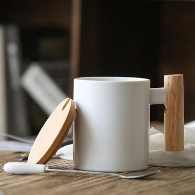 1 szt. 310 ml ceramiczny kubek do kawy z drewnianym uchwytem z pokrywką i łyżeczką, kubek na kawę, mleko, kubek dla pary, kubek do biura, kuchni, kubek na wodę, kubek na prezent