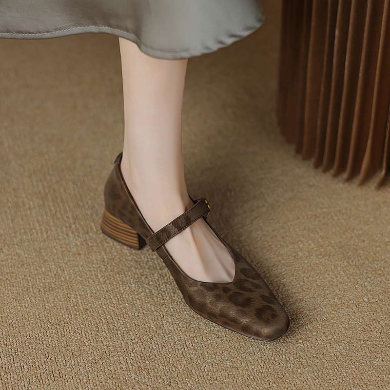 

Krazing Pot Овечья кожа Лето Весна Осень Туфли на среднем каблуке с пряжкой на ремешках Женские леопардовые узоры Туфли с квадратным носком на плоской подошве 36 коричневый