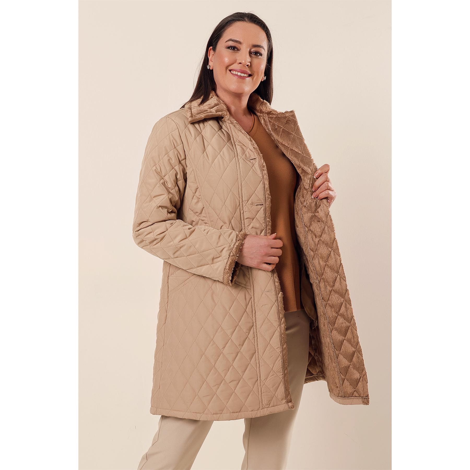 

Стеганое пальто больших размеров на меховой подкладке с карманом-мешком